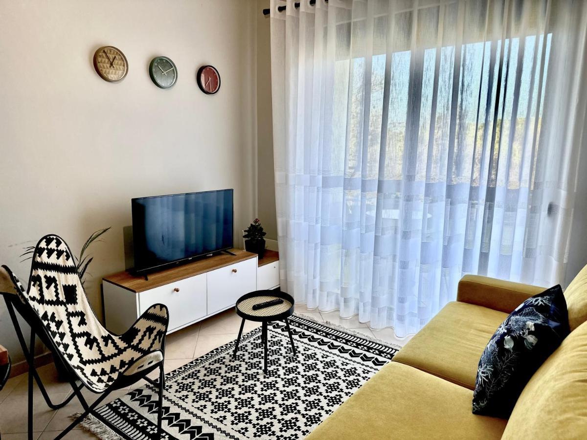 Cheerful 2-Bedroom Apartment In Golem Golem  Exteriör bild